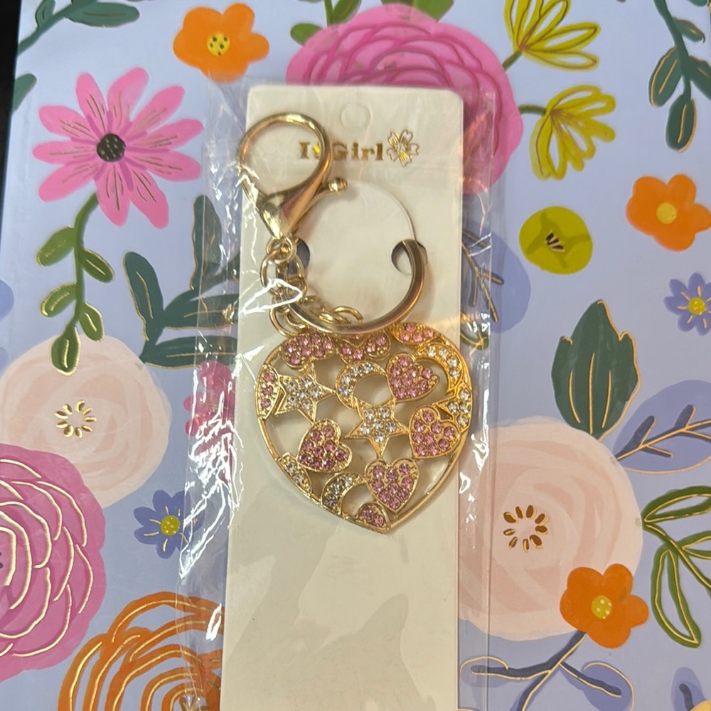 Glamorous Gold Heart Key Holder with Sparkly Finish